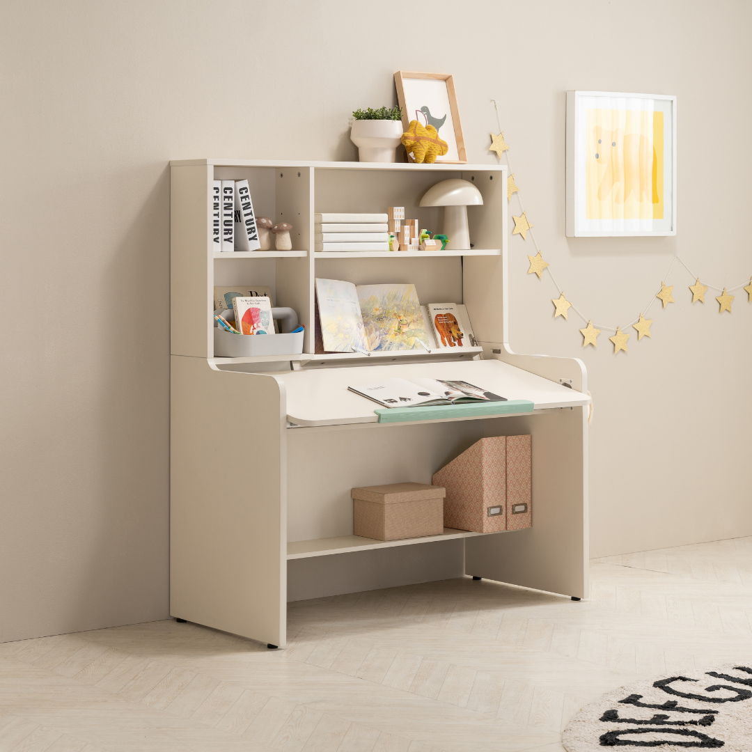 Comme Junior Adjustable desk with upper shelf
