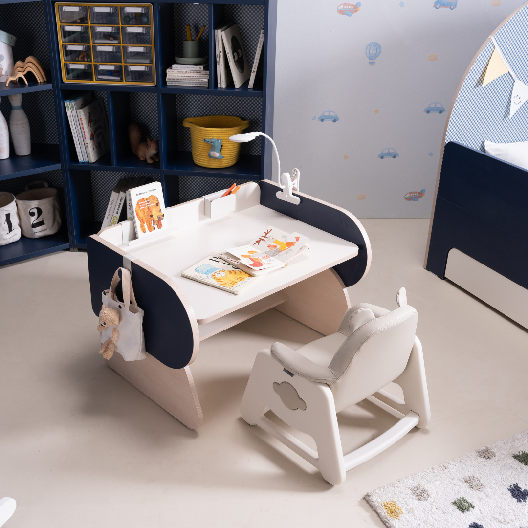 Moli Kids Desk & DDOU-DDOU Chair Set
